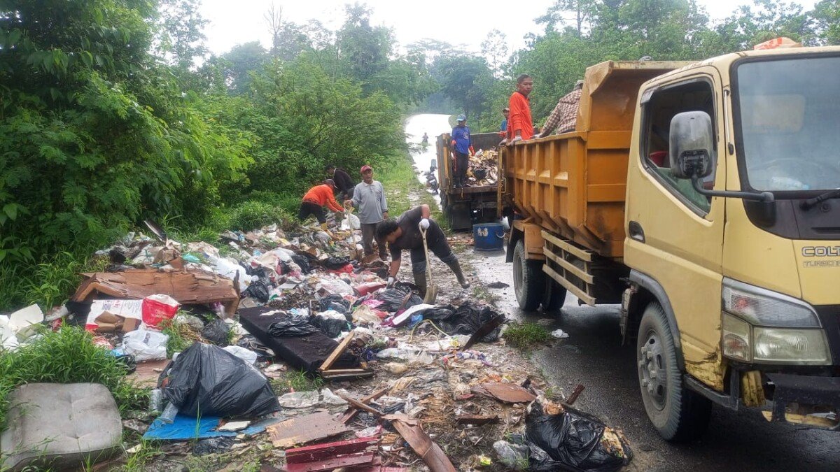 Pembersihan sampah di gunung Selatan Tarakan.