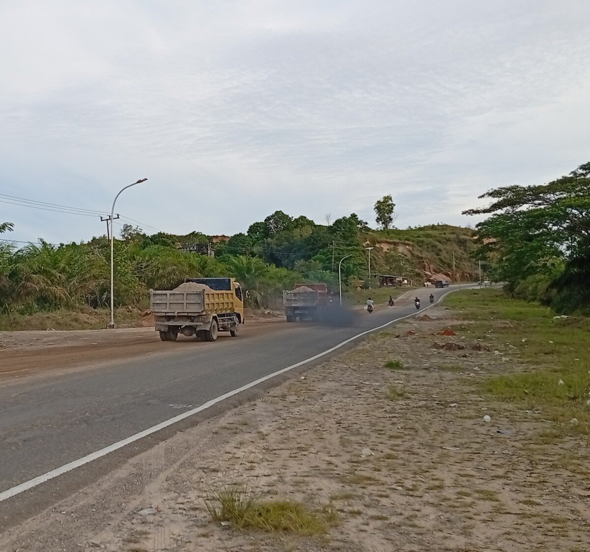 Truk di Juata Laut ugal-ugalan.