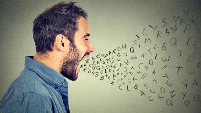 ilustrasi berbahasa kasar di ruang publik.